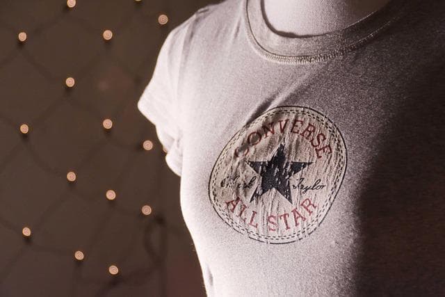 Jak sprawdzić autentyczność markowych ubrań? Najważniejsze wskazówki i cechy rozpoznawcze